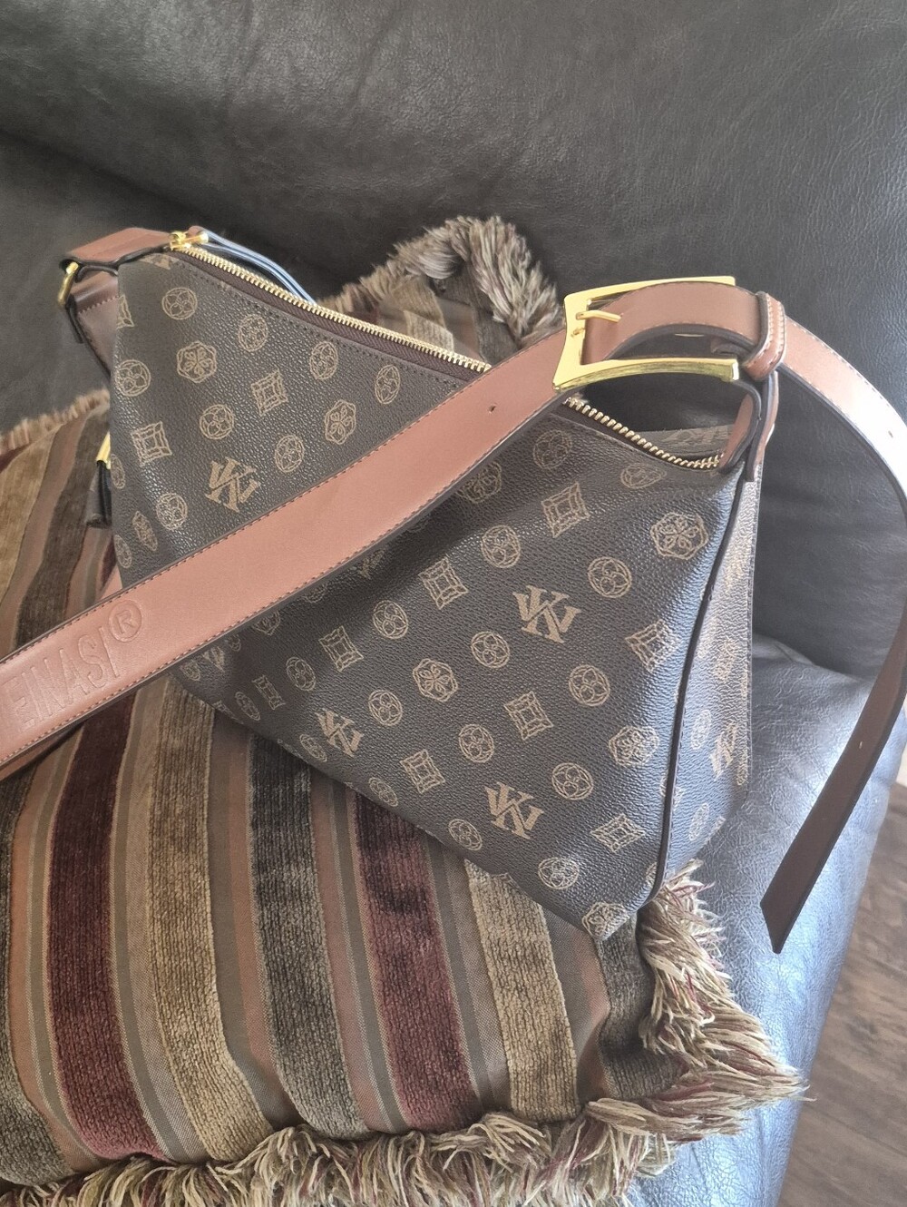 Classic Lettern Pattern Handbag - Picture 8 of 9